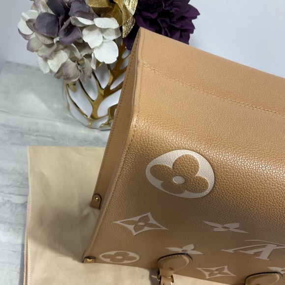 Sold Louis Vuitton OntheGo Mm Biicolor Arizona Beige - Picture 5 of 16